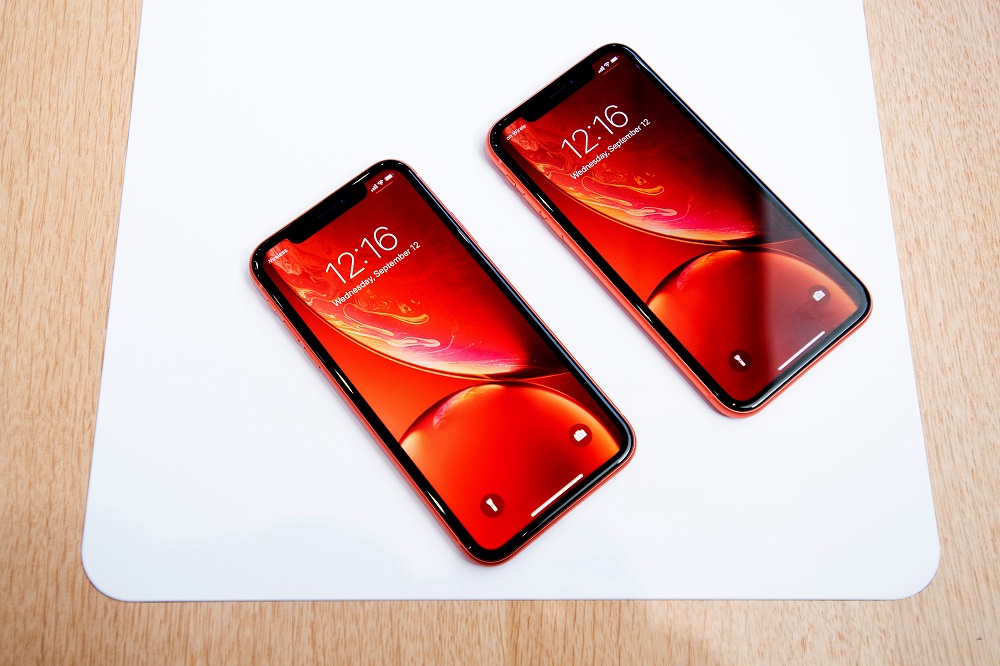 苹果iPhone XR采用了玻璃作为机背及铝金属作为边框，感觉更为高贵扎实。-法新社-