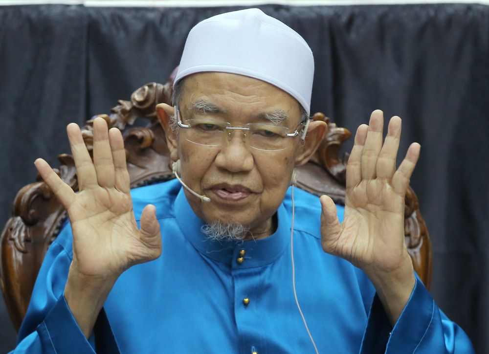 Perak Mufti Tan Sri Harussani Zakaria said today that the caning of two lesbians in Terengganu was not 'cruel', after the move drew criticism from Prime Minister Tun Dr Mahathir Mohamad. u00e2u20acu2022 Picture by Farhan Najib