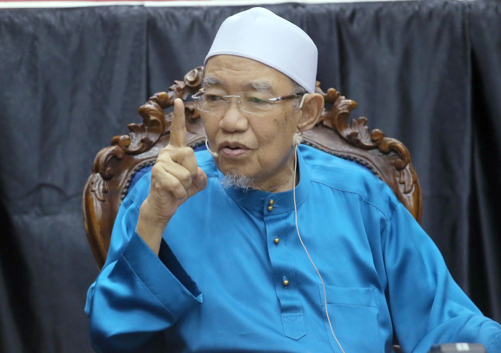 Perak Mufti Tan Sri Harussani Zakaria said today that the caning of two lesbians in Terengganu was not 'cruel', after the move drew criticism from Prime Minister Tun Dr Mahathir Mohamad. u00e2u20acu2022 Picture by Farhan Najib