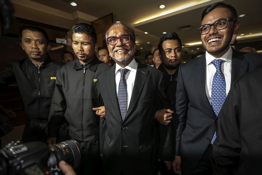 Lawyer Tan Sri Shafee Abdullah arrives at the Kuala Lumpur Courts Complex after being arrested by authorities on September 13, 2018. u00e2u20acu201d Picture by Azneal Ishak