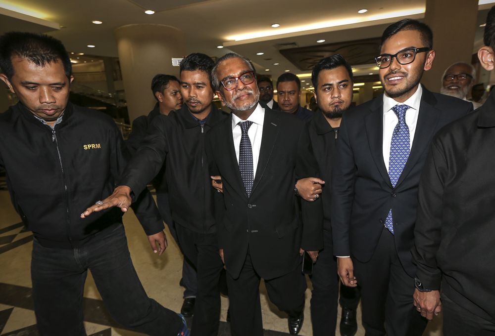 Lawyer Tan Sri Shafee Abdullah arrives at the Kuala Lumpur Courts Complex after being arrested by authorities on September 13, 2018. u00e2u20acu201d Picture by Azneal Ishak