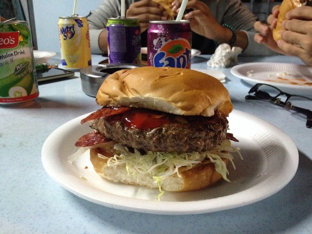 Zam Burger的特色就是特别厚的肉馅饼。-摘自Foursquare/Haniff. R-