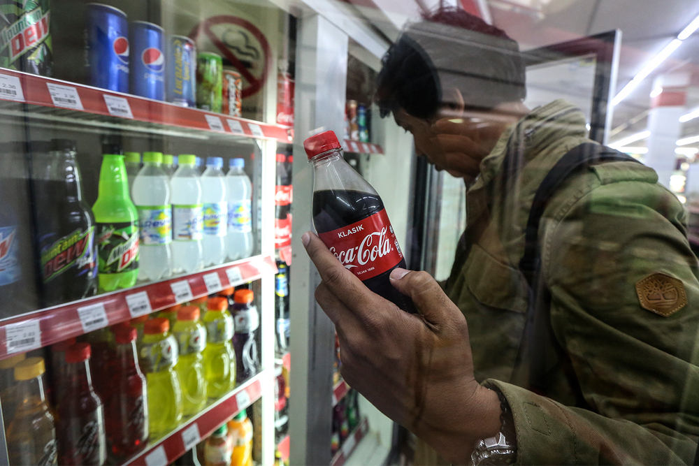 Malaysia is considering a tax on soft drinks, but it may not be enough to push Malaysians to reduce their unhealthy sugar consumption. u00e2u20acu201d Picture by Azneal Ishak