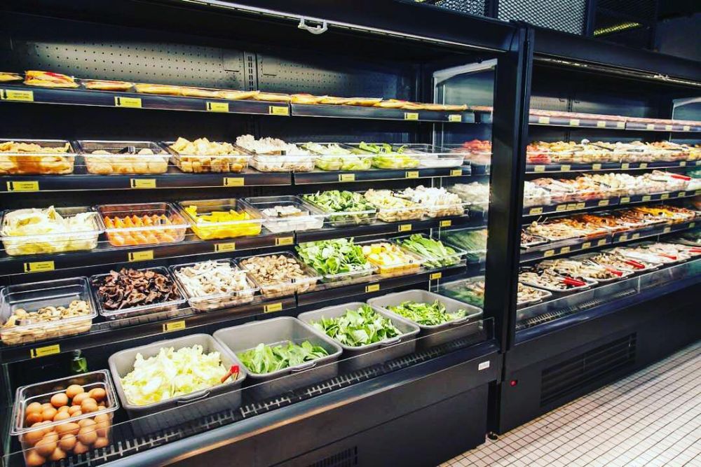 Pak John Steamboat & BBQ的食材用这种方式陈列出来，让顾客一目了然。 -摘自Pak John Steamboat and BBQ脸书-