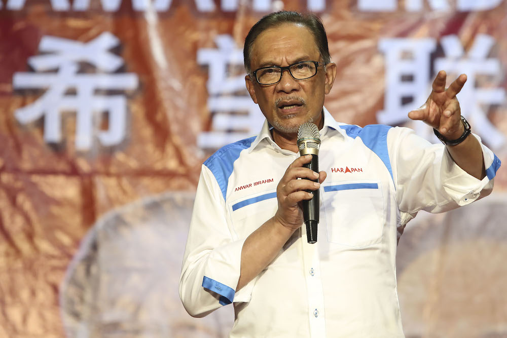 Pakatan Harapan candidate, Datuk Seri Anwar Ibrahim, speaks during a ceramah in Lukut, Port Dickson October 10, 2018. u00e2u20acu201d Picture by Yusof Mat Isa