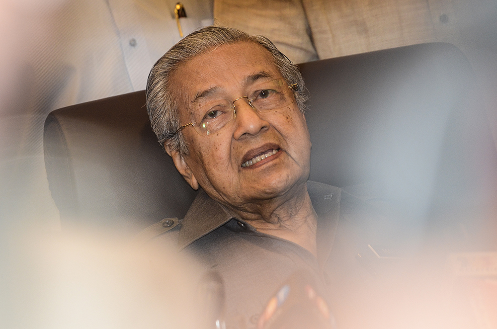 Prime Minister Tun Dr Mahathir Mohamad speaks during a press conference after chairing the Pakatan Harapan presidential council meeting in Kuala Lumpur October 5, 2018. u00e2u20acu201d Picture by Miera Zulyana