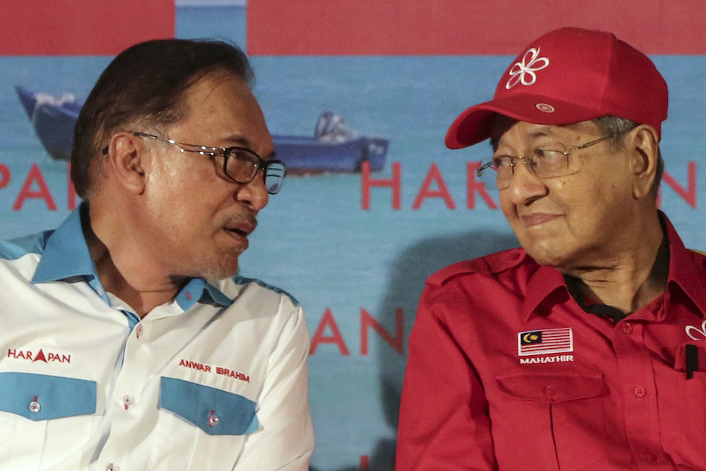 Datuk Seri Anwar Ibrahim and Tun Dr Mahathir Mohamad attend the Ceramah Mega in Port Dickson October 8, 2018. u00e2u20acu201d Picture by Azneal Ishak