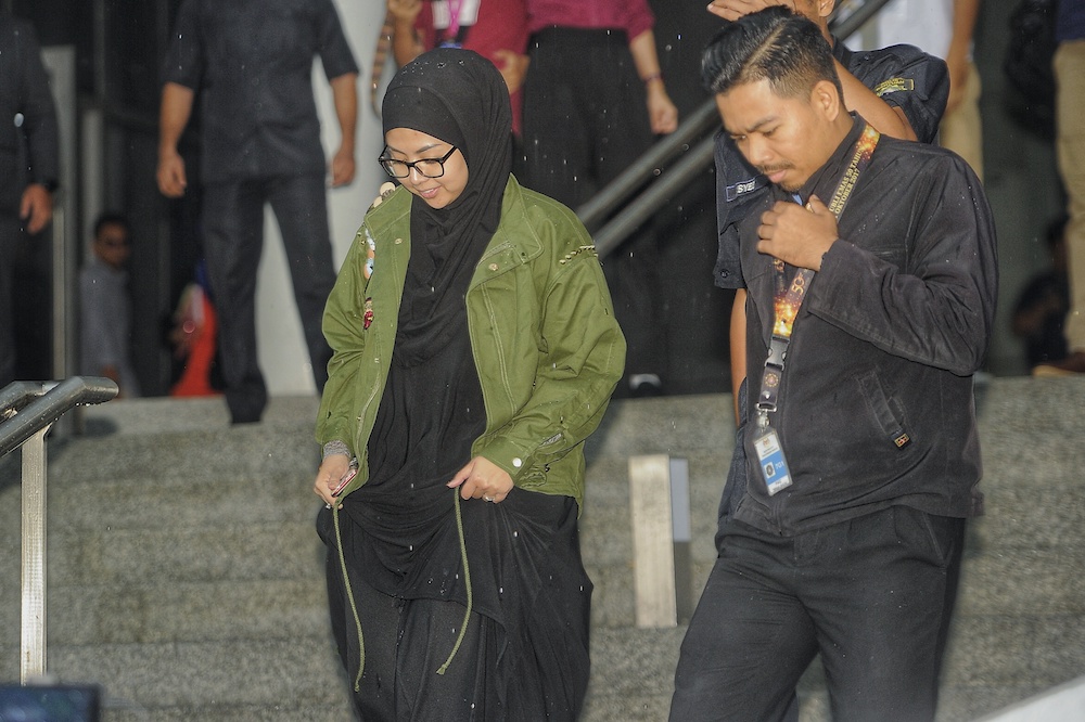 Datuk Seri Ahmad Zahid Hamidiu00e2u20acu2122s daughter, Datuk Nurulhidayah Ahmad Zahid, leaves MACC headquarters in Putrajaya October 10, 2018. u00e2u20acu201d Picture by Shafwan Zaidon