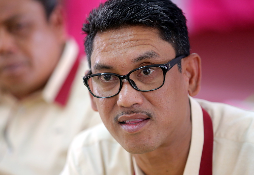 Mentri Besar Ahmad Faizal Azumu speaks to reporters in Ipoh October 11, 2018. u00e2u20acu201d Picture by Farhan Najib