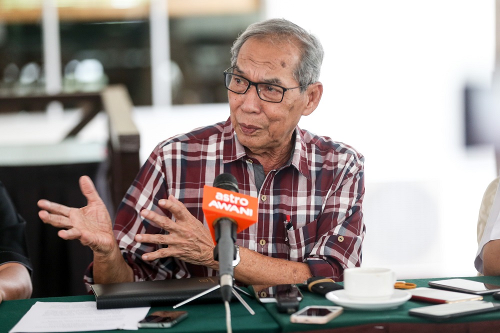 Electoral reform committee chairman Tan Sri Abdul Rashid Abdul Rahman addresses the media during a press conference in Port Dickson October 2018. u00e2u20acu201d Picture by Ahmad Zamzahurinn