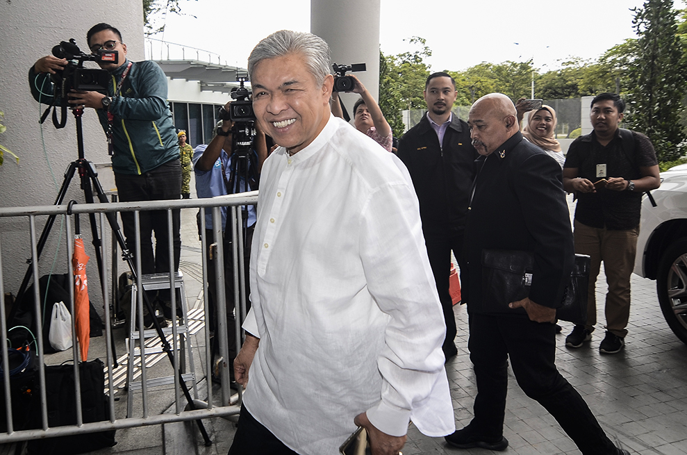 Umno president Datuk Seri Ahmad Zahid Hamidi arrives at the MACC headquarters in Putrajaya October 12, 2018. u00e2u20acu201d Picture by Miera Zulyana