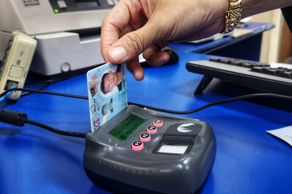 A MyKad identification card reader in use at a POS Malaysia outlet in Bangi October 15, 2018. u00e2u20acu201d Picture by Shafwan Zaidon