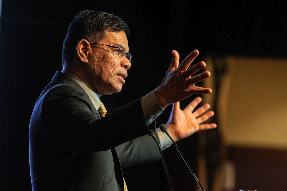 Datuk Saifuddin Nasution Ismail speaks during the Domestic Trade Ministryu00e2u20acu2122s monthly staff assembly in Putrajaya October 23, 2018. u00e2u20acu201d Picture by Shafwan Zaidon