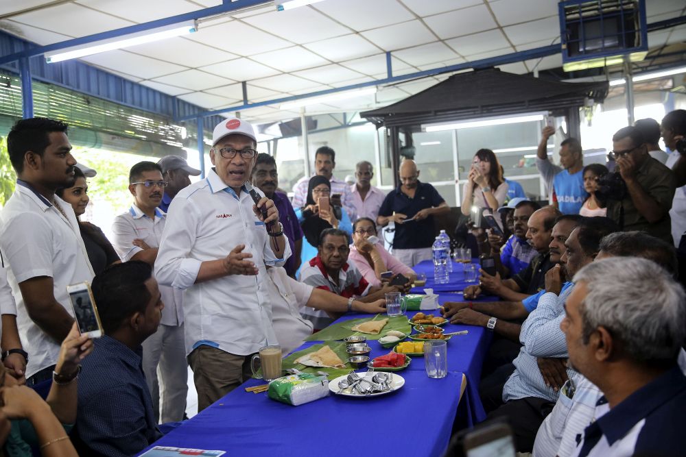 Datuk Seri Anwar Ibrahim speaks to patrons at the KR Mani Curry House in Port Dickson October 11, 2018. u00e2u20acu201d Picture by Yusof Mat Isa