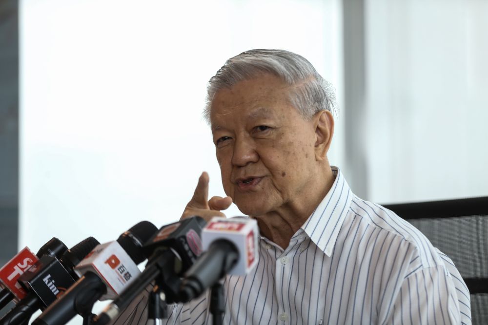Tan Sri Dr Chua Soi Lek speaks during a press conference In Kuala Lumpur October 31,2018. u00e2u20acu2022 Picture by Ahmad Zamzahuri