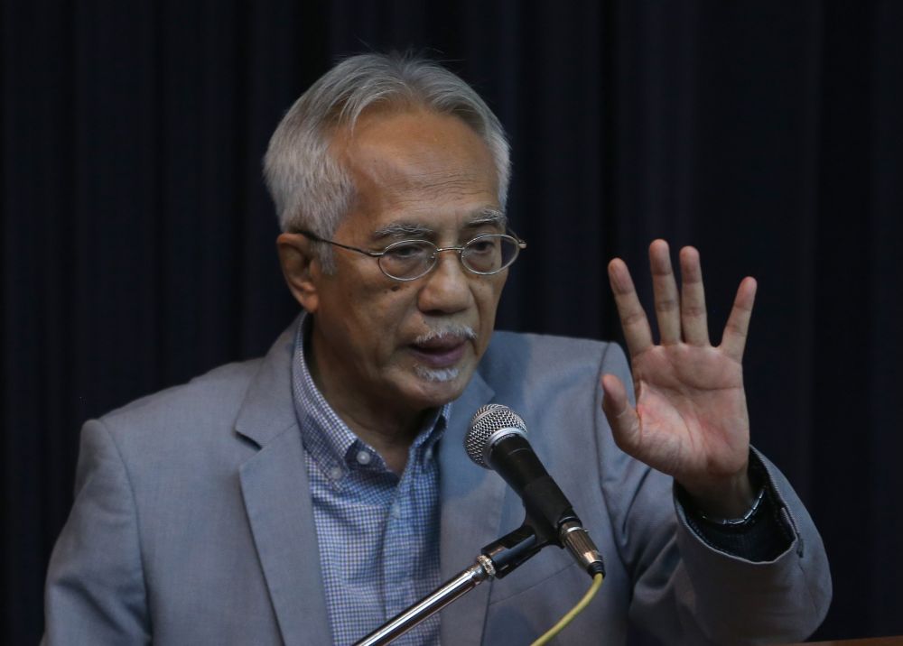 Datuk A. Kadir Jasin speaks during the National Media Conference in Serdang October 4, 2018. u00e2u20acu2022 Picture by Razak Ghazali