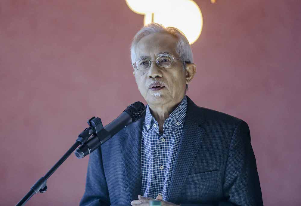Datuk A. Kadir Jasin speaks on the direction Malaysia is heading towards post GE14 at Rama V in Kuala Lumpur November 15, 2018. u00e2u20acu201d Picture by Firdaus Latif