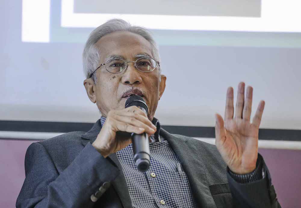 Datuk A. Kadir Jasin speaks on the direction Malaysia is heading towards post GE14 at Rama V in Kuala Lumpur November 15, 2018. u00e2u20acu201d Picture by Firdaus Latif