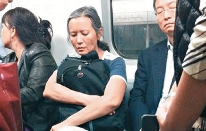 淡出演艺圈的蓝洁瑛，近年屡被拍到顶着白发游荡街头的照片，引来支持者不平，认为被媒体丑化。-图取自网络-