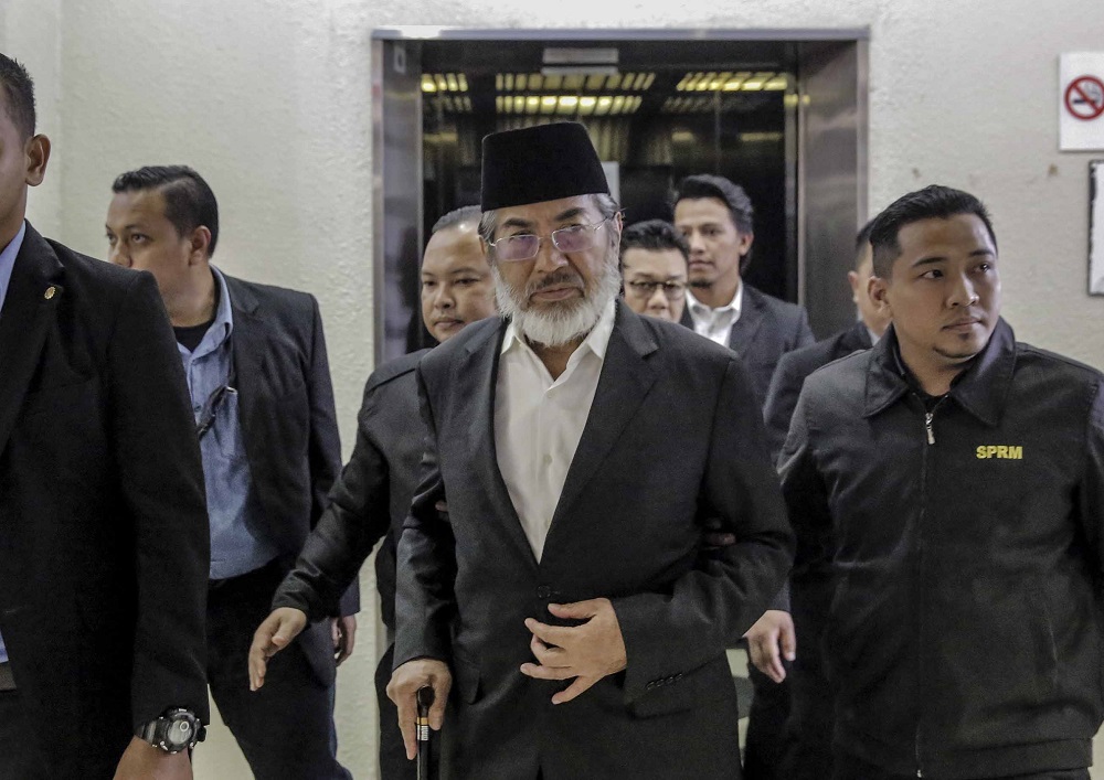 Former Sabah chief minister Tan Sri Musa Aman arrives at the Kuala Lumpur Court Complex November 5, 2018. u00e2u20acu201d Picture by Firdaus Latif