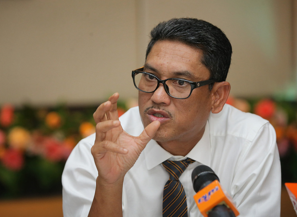 Mentri Besar Datuk Seri Ahmad Faizal Azumu speaks to reporters during a press conference in Ipoh November 8, 2018. u00e2u20acu201d Picture by Marcus Pheong