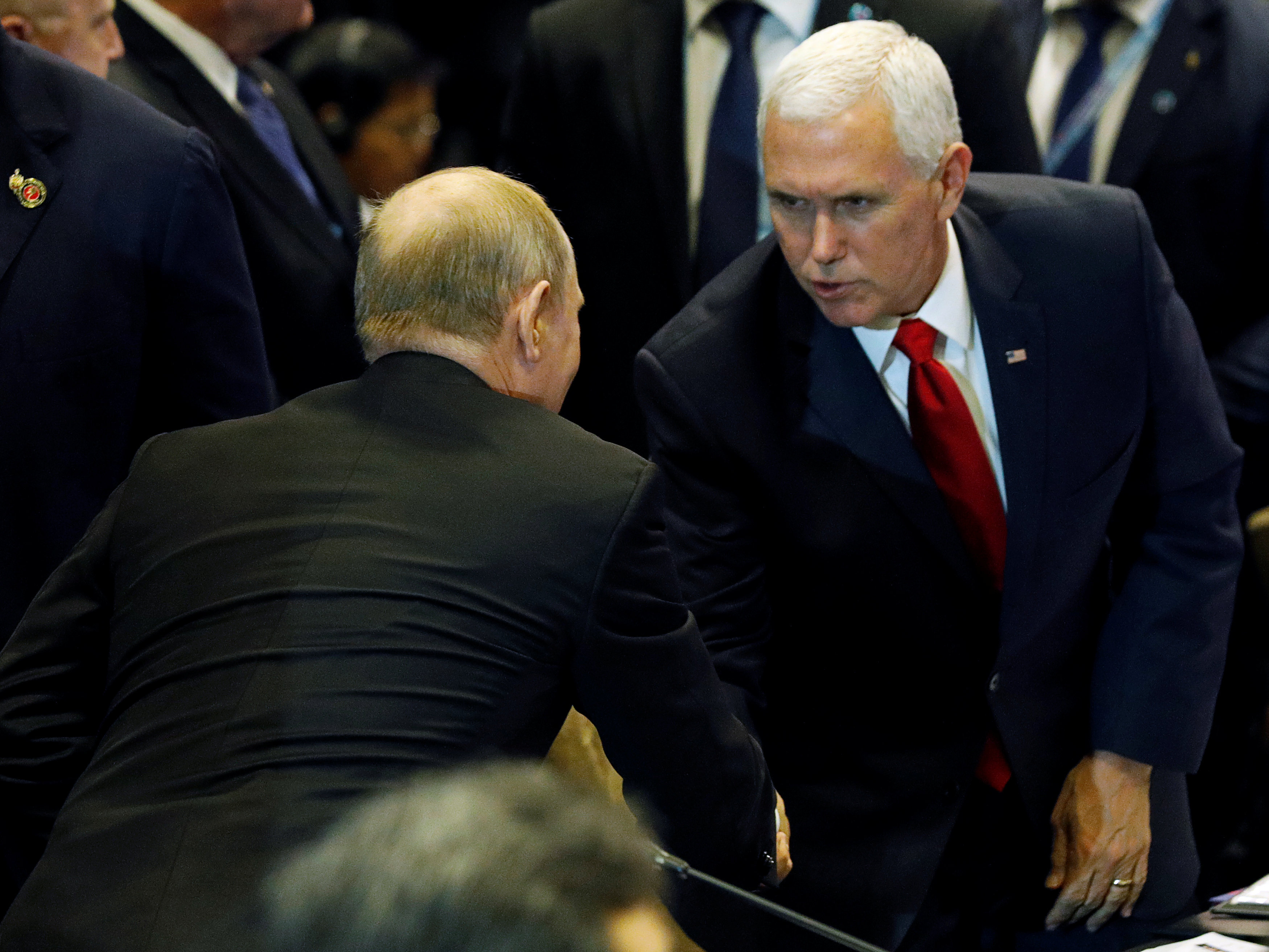 美国总统特朗普此番未亮相东盟峰会，而请副总统彭斯（右）代表他参加，引起各方舆论的关注。-路透社-