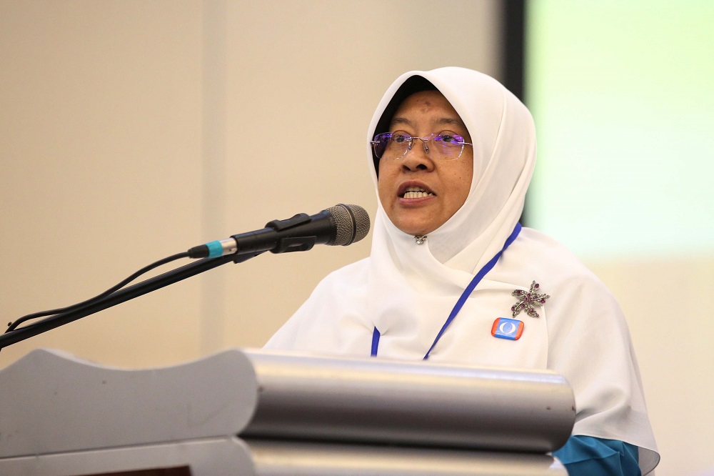 PKR deputy Wanita chief Haniza Mohamed Talha delivers her speech during the 2018 PKR Wanita Congress in Shah Alam November 16, 2018. u00e2u20acu201d Picture by Azinuddin Ghazali