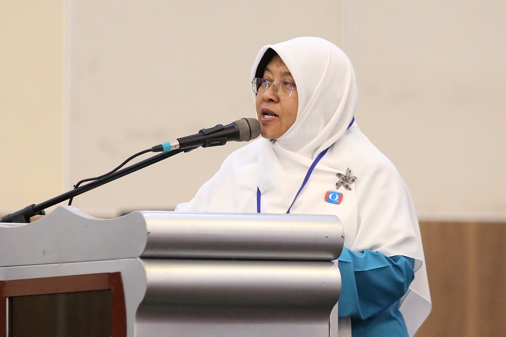 PKR deputy Wanita chief Haniza Mohamed Talha delivers her speech during the 2018 PKR Wanita Congress in Shah Alam November 16, 2018. u00e2u20acu201d Picture by Azinuddin Ghazali