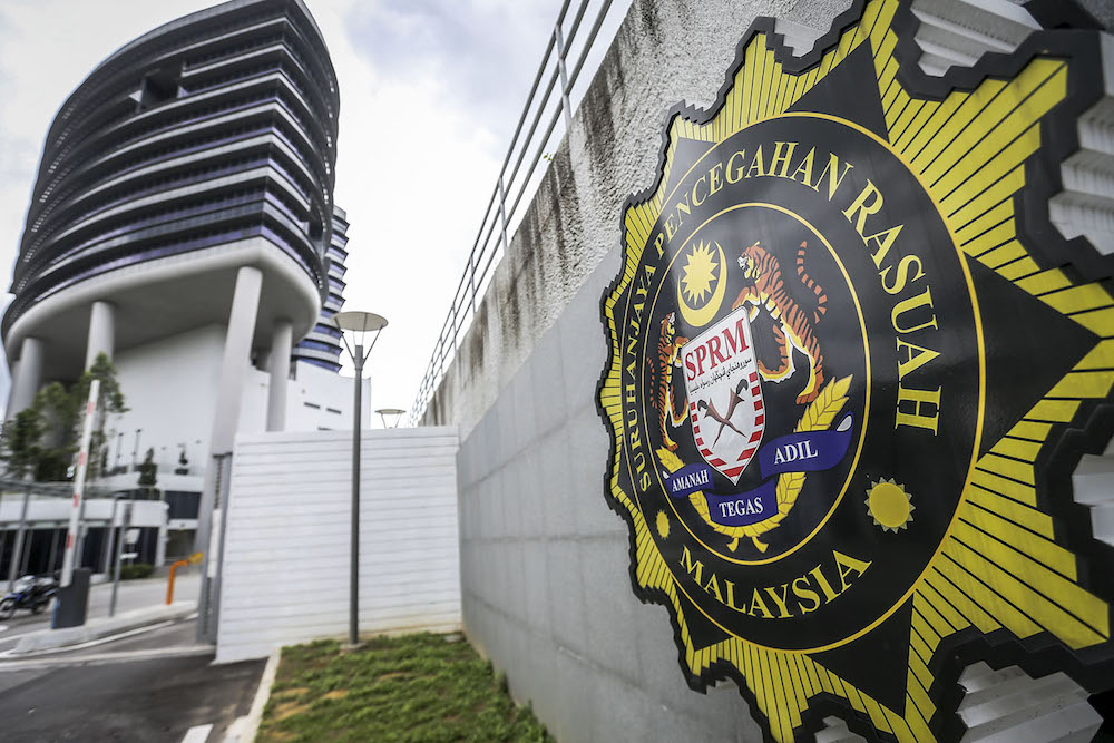 The entrance of the MACC headquarters in Putrajaya is pictured on November 19, 2018. u00e2u20acu201d Picture by Hari Anggara