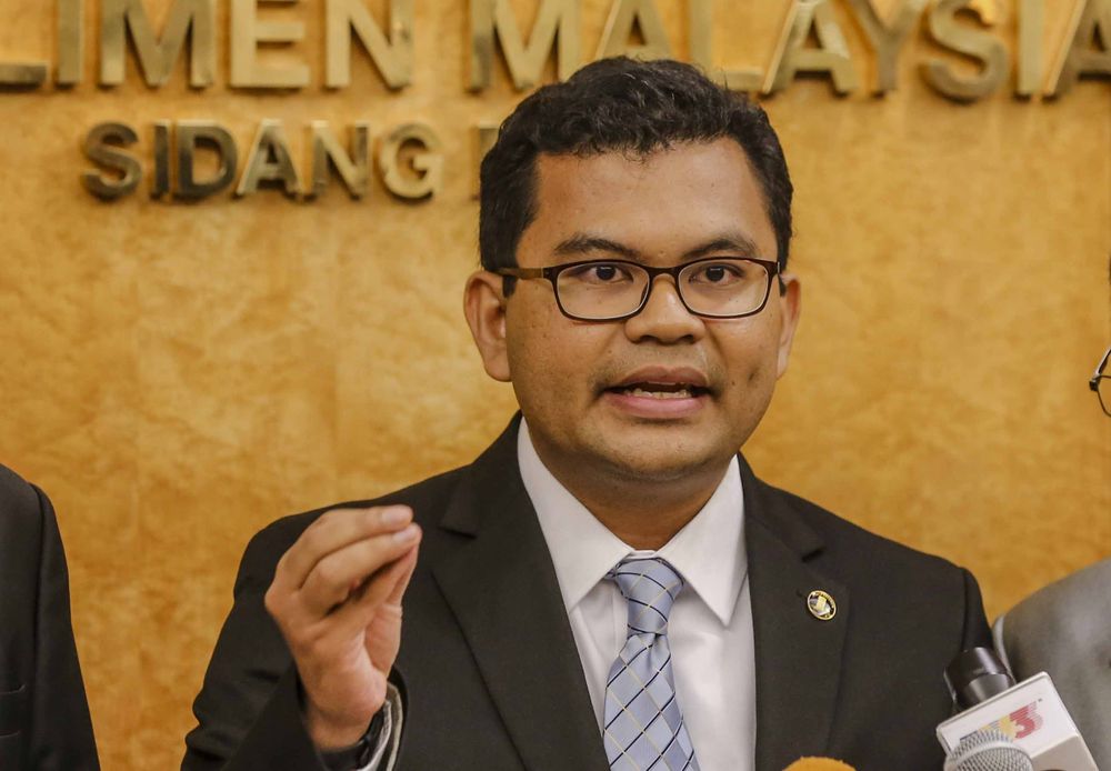 Johor Baru MP Akmal Nasir speaks during a press conference at Parliament, November 13, 2018. u00e2u20acu201d Picture by Firdaus Latif