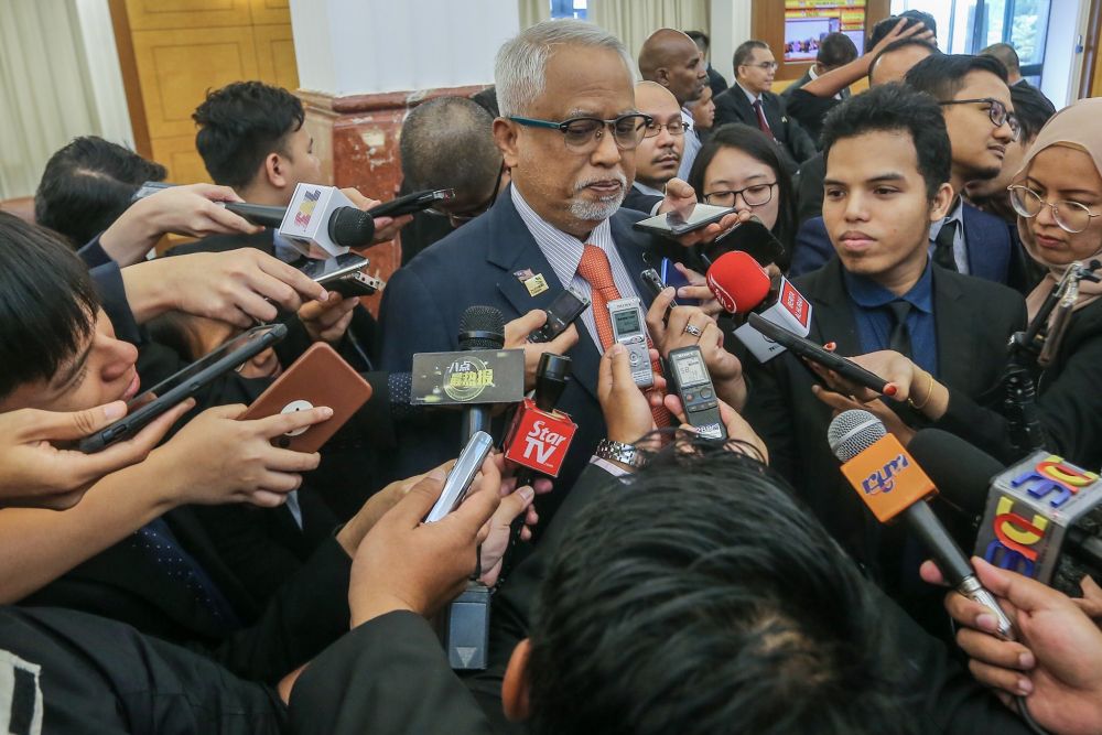 Deputy Human Resource Minister Datuk Mahfuz Omar speaks to reporters in Parliament in Kuala Lumpur November 26, 2018. u00e2u20acu2022 Picture by Hari Anggara