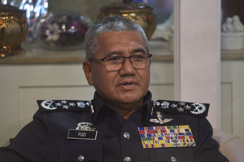 IGP Tan Sri Muhamad Fuzi Harun speaks to reporters at the Subang Jaya Medical Centre November 27, 2018. u00e2u20acu201d Picture by Mukhriz Hazim