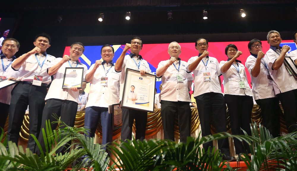 Datuk Seri Liow Tiong Lai, Datuk Seri Wee Ka Siong and other party leaders pose for pictures during MCAu00e2u20acu2122s 65th AGM in Kuala Lumpur December 2, 2018. u00e2u20acu201d Picture by Razak Ghazali
