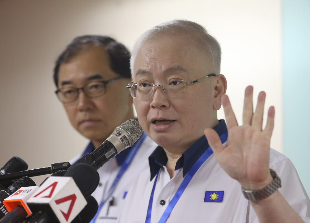 MCA president Datuk Seri Wee Ka Siong speaks to reporters after party delegates passed a resolution to dissolve BN at MCAu00e2u20acu2122s 65th AGM in Kuala Lumpur December 2, 2018. u00e2u20acu201d Picture by Razak Ghazali