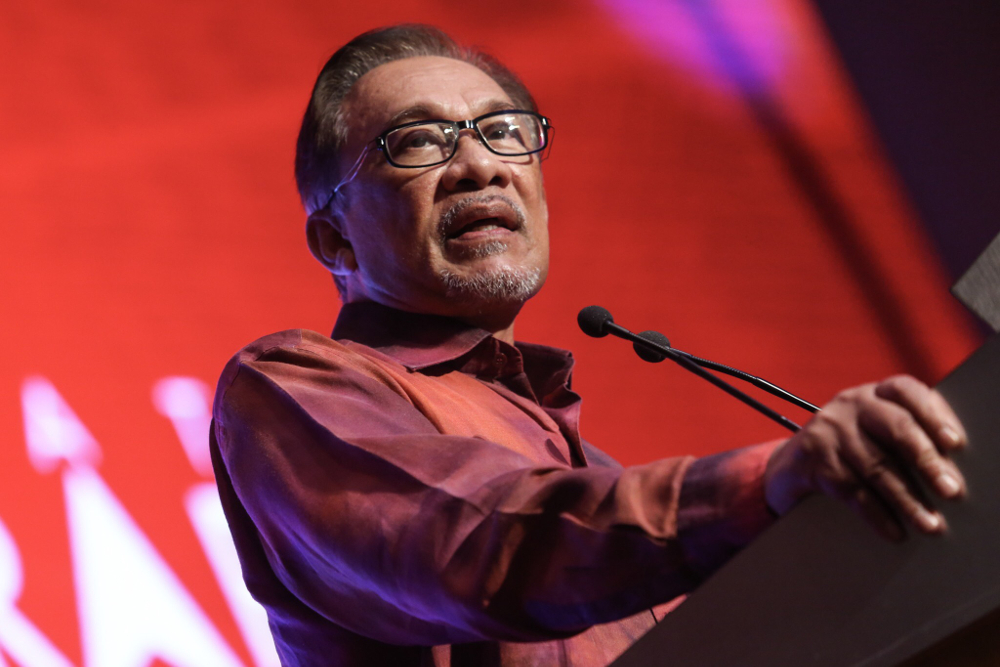 Datuk Seri Anwar Ibrahim speaks during the Pakatan Harapan charity dinner at PICC December 9, 2018. u00e2u20acu201d Picture by Hari Anggara