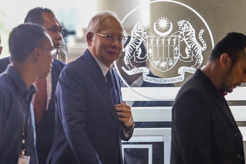 Former prime minister Datuk Seri Najib Razak arrives at the Kuala Lumpur High Court December 12, 2018. u00e2u20acu201d Picture by Hari Anggara