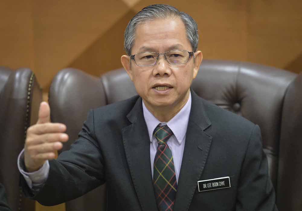 Deputy Health Minister Dr Lee Boon Chye speaks during a press conference in Parliament December 17, 2018. u00e2u20acu201d Picture by Firdaus Latif