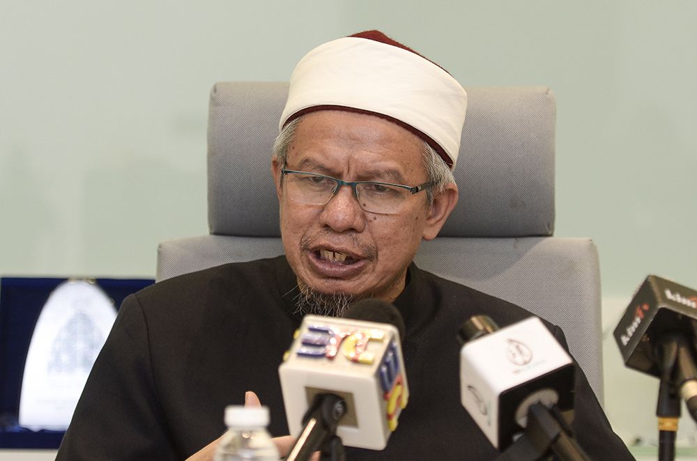 Federal Territory Mufti Datuk Seri Dr. Zulkifli Mohamad Al-Bakri speaks to reporters at Menara Pusat Islam, Kuala Lumpur December 20, 2018. u00e2u20acu2022 Picture by Miera Zulyana