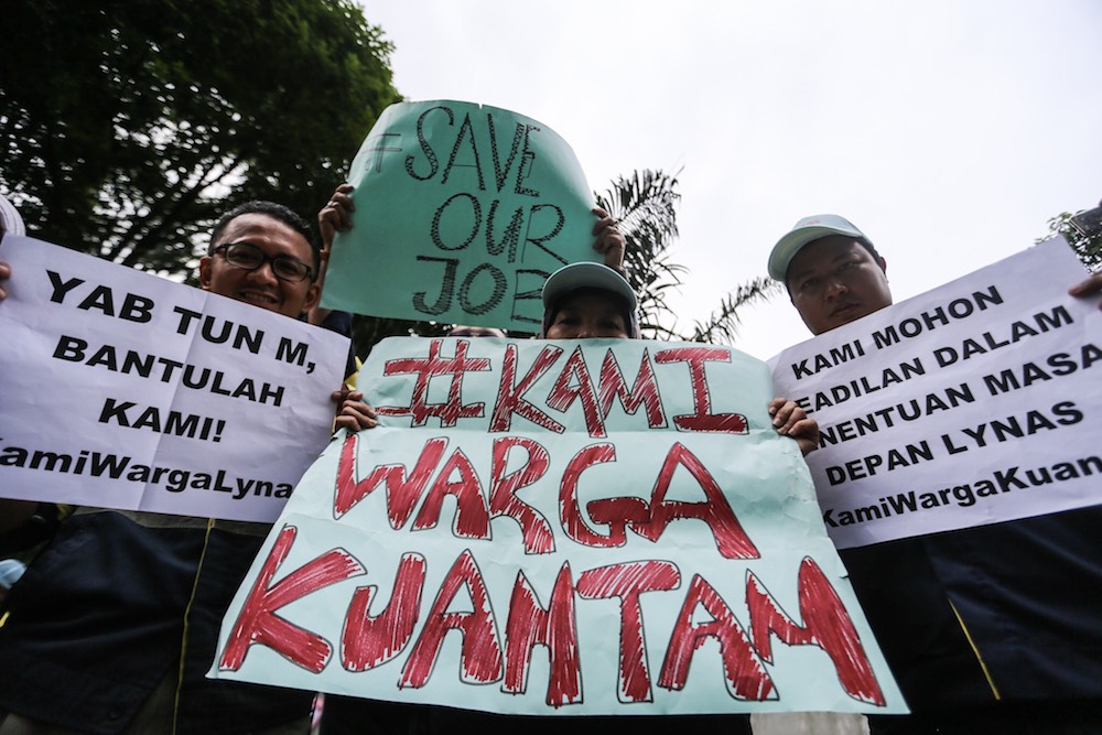 Lynas employees demonstrate in front of the Parliament compound in Kuala Lumpur December 11, 2018. u00e2u20acu201d Picture by Hari Anggara