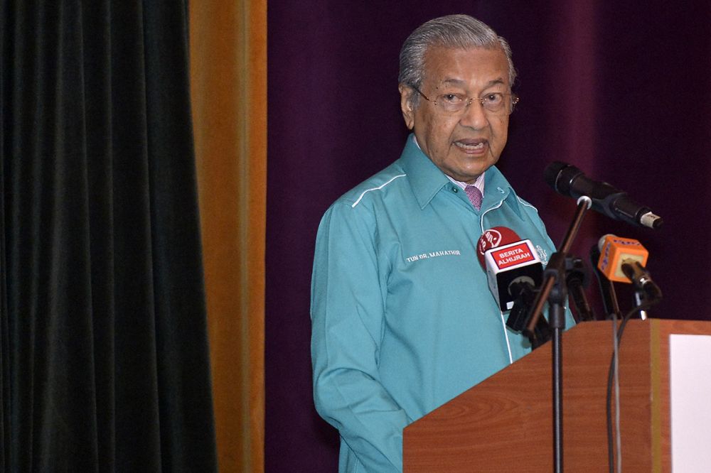 Tun Dr Mahathir Mohamad speaks during the launch of Union of Pos Malaysia Uniformed Staffu00e2u20acu2122s (UPUS) 21st conference in Shah Alam December 5, 2018. u00e2u20acu2022 Picture by Mukhriz Hazim