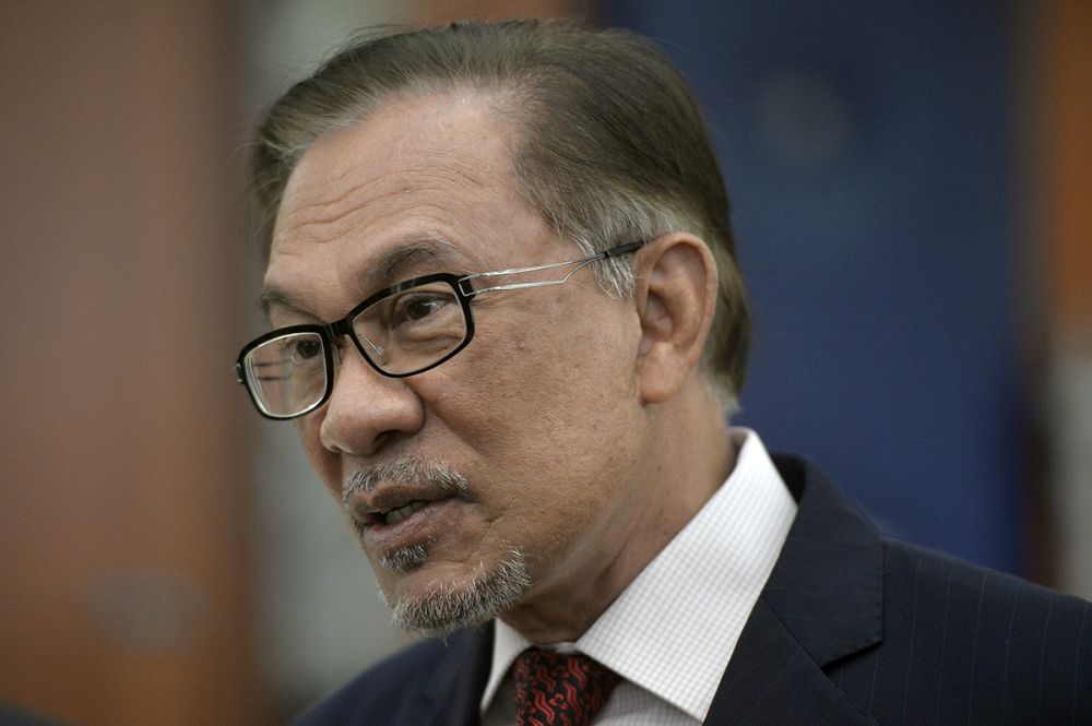 Datuk Seri Anwar Ibrahim speaks to the reporters at Parliament December 6, 2018. u00e2u20acu201d Picture by Mukhriz Hazim