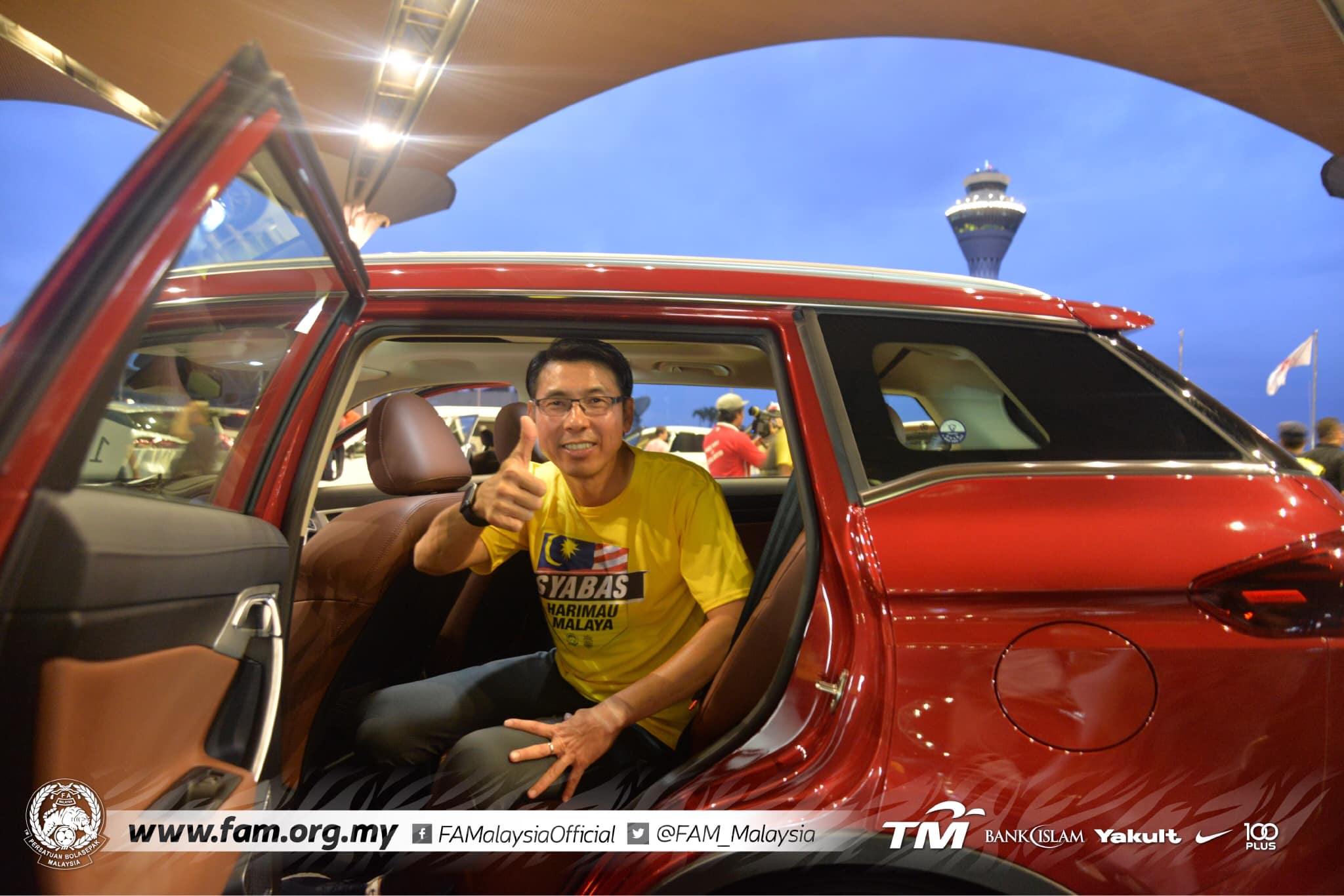 陈清和与马来虎球员们归国时，获得普腾赞助以最新推出的X70载送回马足总总部，出席拿到铃木杯亚军欢迎宴。-摘自马足总脸书-