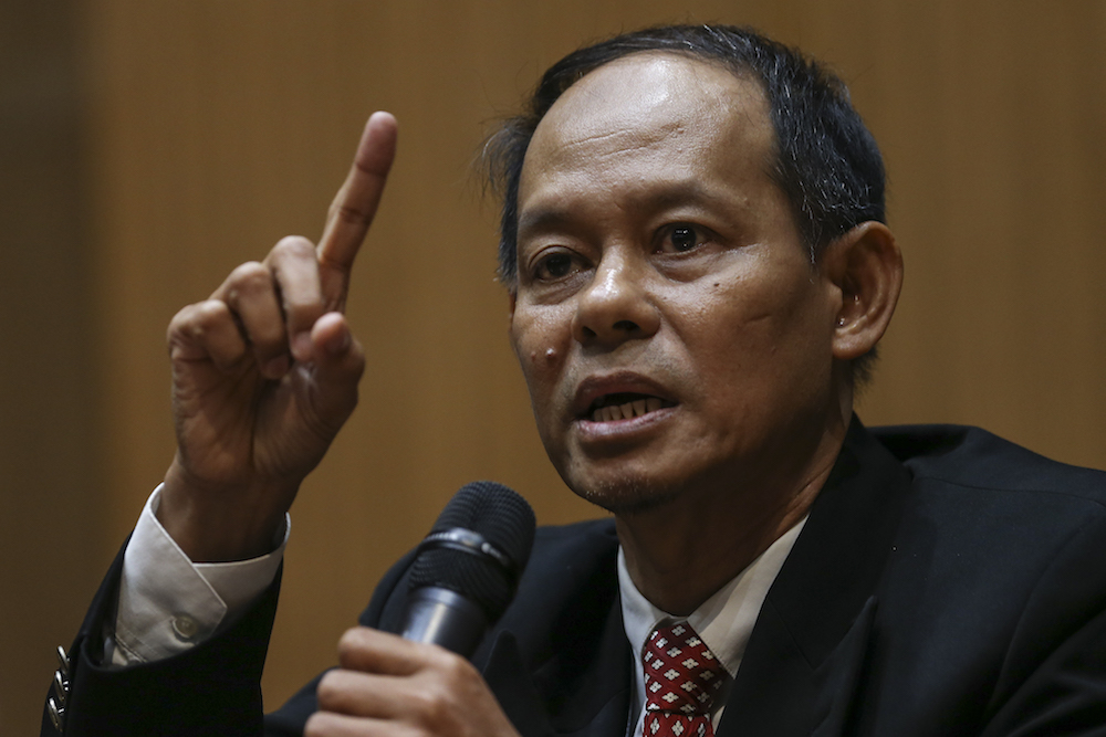 Newly appointed Malaysian Anti-Corruption Commission (MACC) chief commissioner Datuk Seri Mohd Shukri Abdull speaks at a press conference at the MACC headquarters, May 22, 2018. u00e2u20acu201d Picture by Azneal Ishak