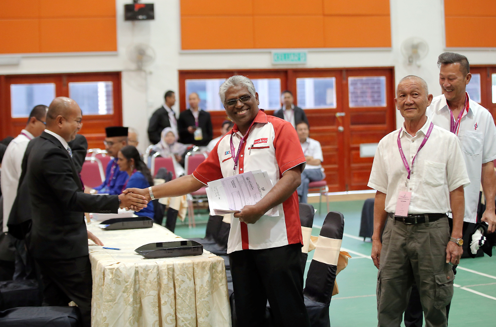 PH candidate M. Manogaran files his nomination form for the Cameron Highlands parliamentary by-election at the nomination centre in Perak January 12, 2019. u00e2u20acu201d Picture by Farhan Najib