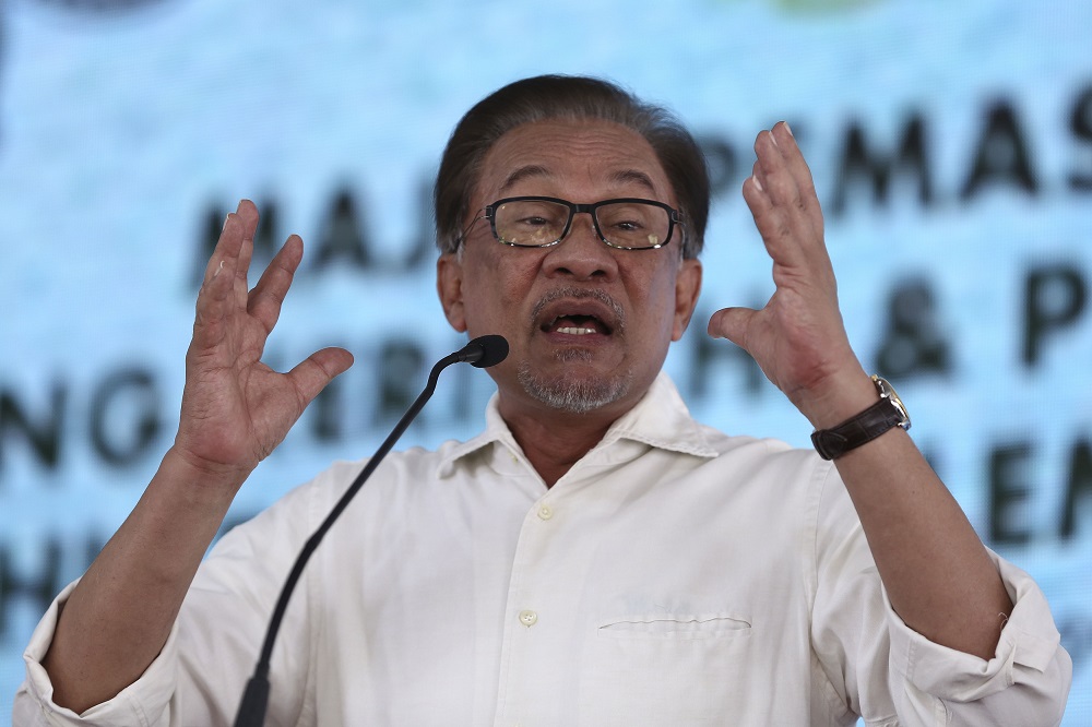 PKR president Datuk Seri Anwar Ibrahim delivers his speech at the launch of the new Lembah Pantai parliamentary office in Kuala Lumpur January 19, 2019. u00e2u20acu201d Picture by Yusof Mat Isa