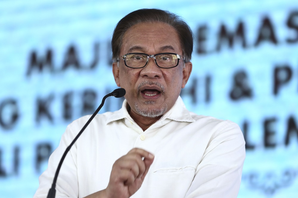 PKR president Datuk Seri Anwar Ibrahim delivers his speech at the launch of the new Lembah Pantai parliamentary office in Kuala Lumpur January 19, 2019. u00e2u20acu201d Picture by Yusof Mat Isa