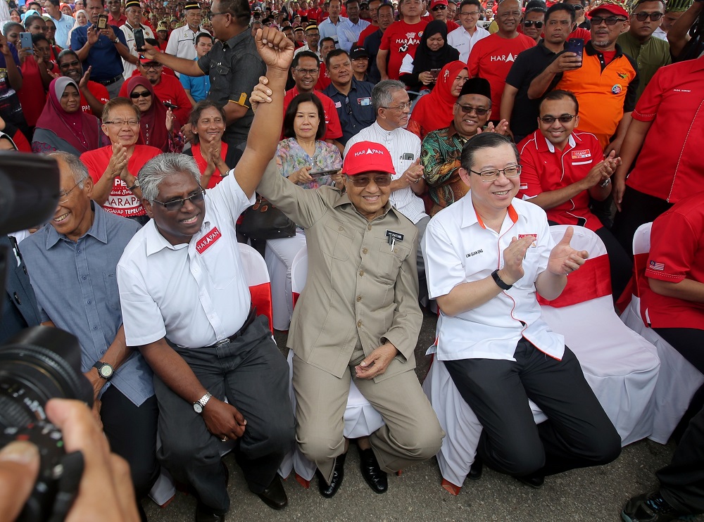 (From left) M. Manogaran, Prime Minister Tun Dr Mahathir Mohamad and DAP Secretary General Lim Guan Eng during the prime ministeru00e2u20acu2122s visit to Cameron Highlands January 25, 2019. u00e2u20acu201d Picture by Farhan Najib