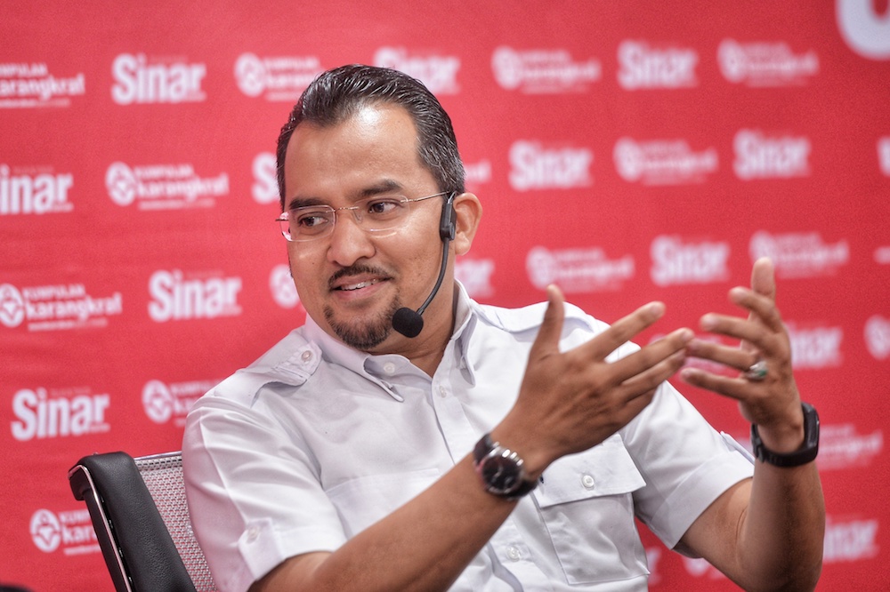 Umno Youth chief Datuk Asyraf Wajdi Dusuki speaks during Bicara Minda at Dewan Karangkraf in Shah Alam January 23, 2019. u00e2u20acu201d Picture by Shafwan Zaidon