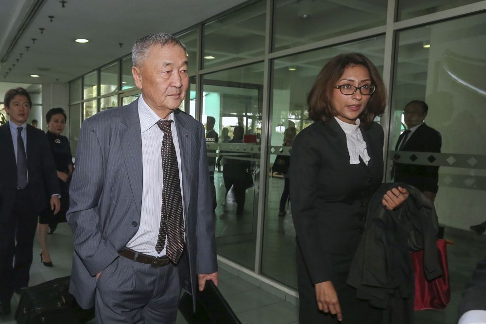 Dr Shaariibuu Setev (left) and his lawyer Sangeet Kaur Deo arrive at the Shah Alam Hight Court January 22, 2019. u00e2u20acu2022 Picture  by Yusof Mat Isa 