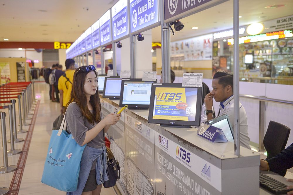 A woman is pictured at the Central Ticketing System counter at the Southern Integrated Terminal in Kuala Lumpur, January 27, 2018. u00e2u20acu201d Picture by Mukhriz Hazim